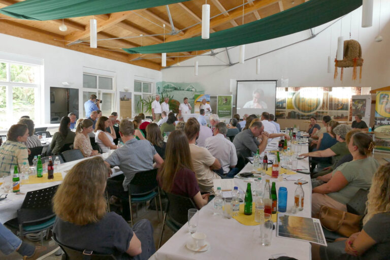 Podiumsdiskussion, Blick durch den Raum, Dialogforum, Foto: Katrin Schneider
