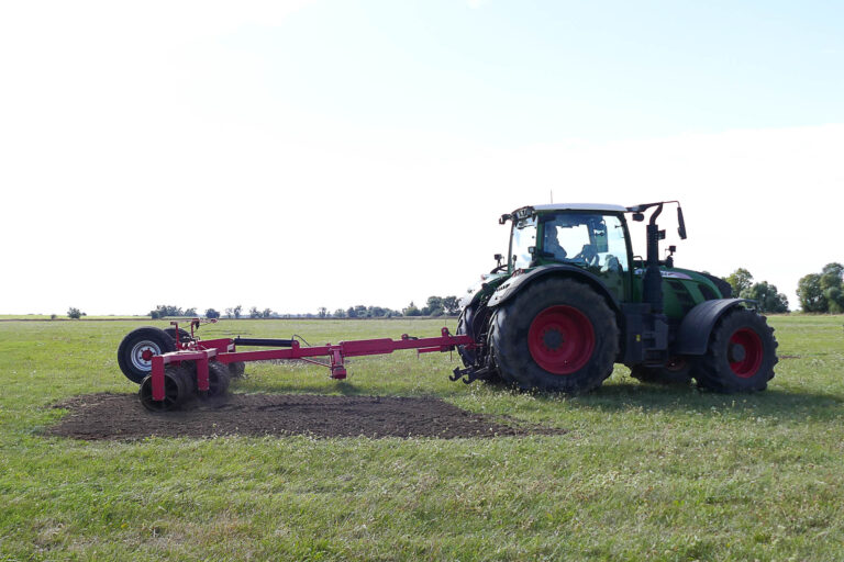 Walzen nach der Ansaat mit Cambridge-Walze in Biederitz 30.9.2024, Foto: K. Schneider